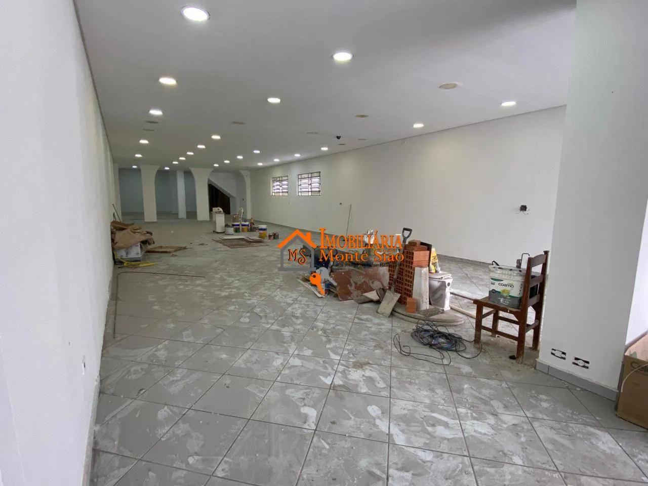 Imagem Salão Comercial 300m² para Alugar - Escritório, Cozinha e Garagem - Próx. Fernão Dias