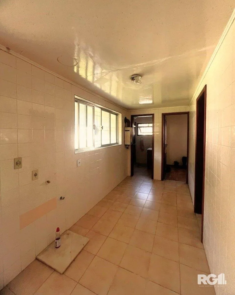Imagem Casa com 351,60m2 de área construída em propriedade de 743m2 no Bairro Jardim Carvalho.