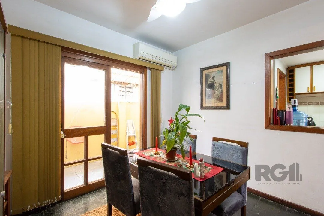 Imagem Casa de 3 dormitórios à venda na Tristeza - Zona sul de Poa.