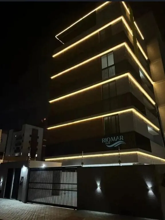 Imagem Flat moderno no RioMar Flats em Intermares, a 100m da praia, com varanda, armários planejados e lazer completo na cobertura.
