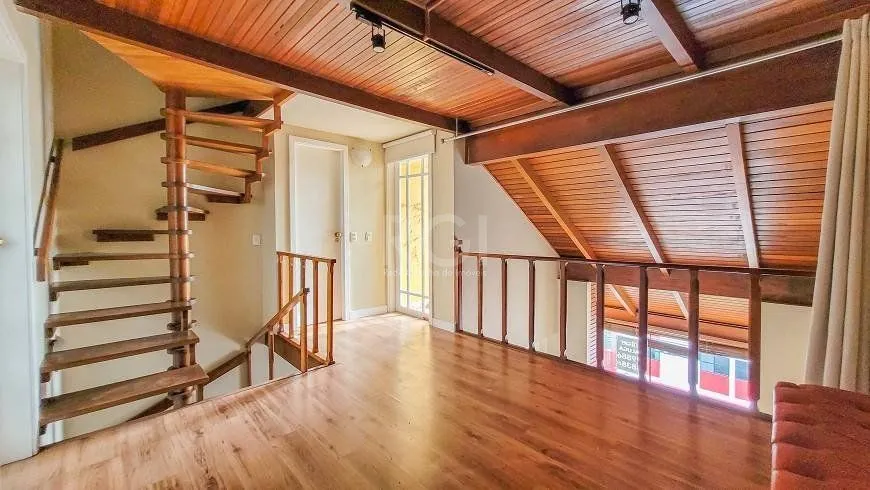 Imagem Apartamento 94m² - semi mobiliado, 2 dormitórios, 1 suíte, terraço e 2 vagas de garagem no Moinhos de Vento