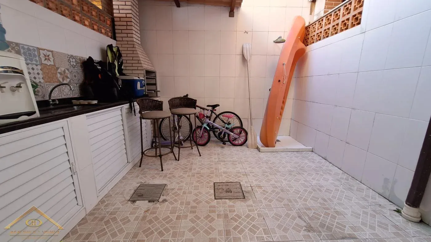 Imagem Casa em Condomínio para Venda em Cabo Frio / RJ no bairro Ogiva