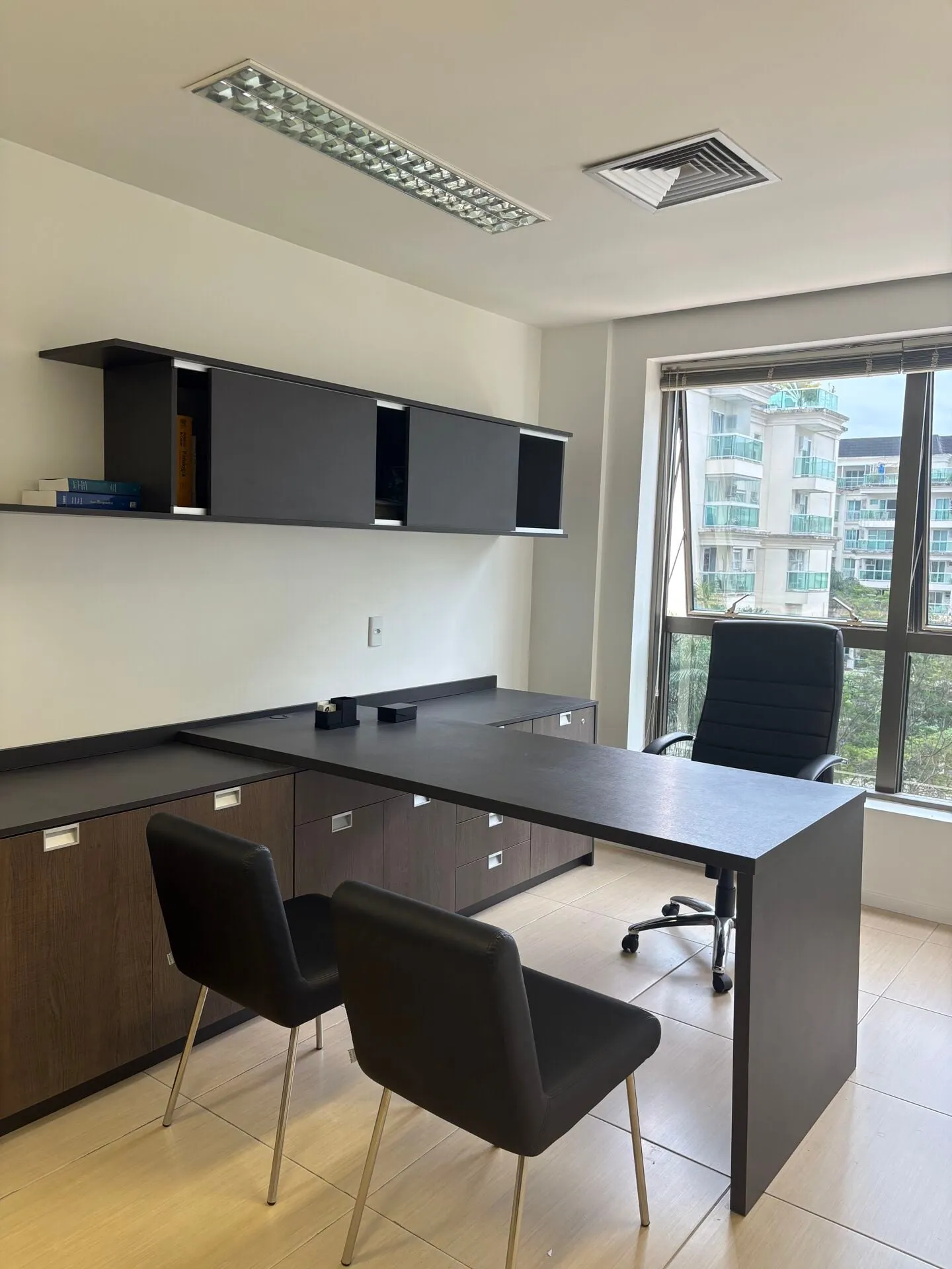 Imagem Sala comercial para alugar no bairro Zona Oeste em Rio de Janeiro/RJ