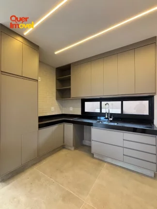 Imagem Casa em Condomínio de Luxo em Ribeirão Preto-SP: 4 quartos, 4 suítes, 2 salas, 5 banheiros, 4 vagas de garagem, 250m² de área.