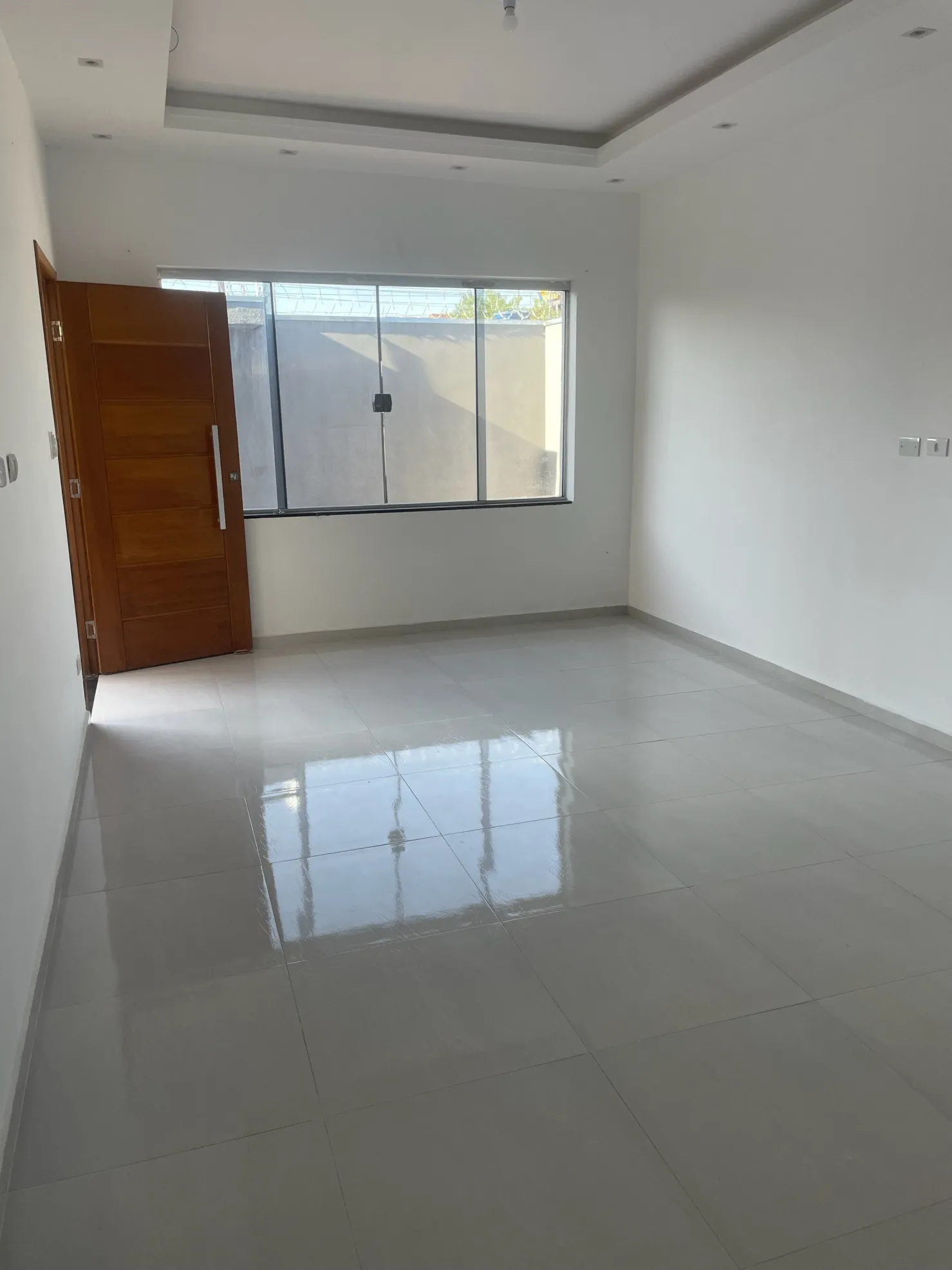 Imagem Casa à venda 3 dorm sendo uma suíte com sacada , 4 Vagas de garagem sendo duas cobertas, 250M², Conjunto Residencial Araretama, Pindamonhangaba - SP