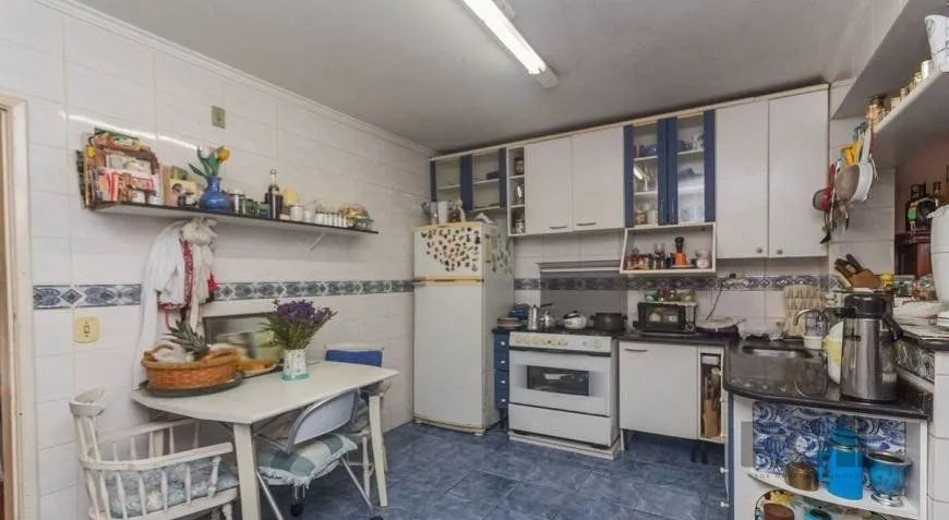 Imagem Casa 250m² - 5 dormitórios, 2 suítes e 4 vagas no bairro Santa Maria Goretti