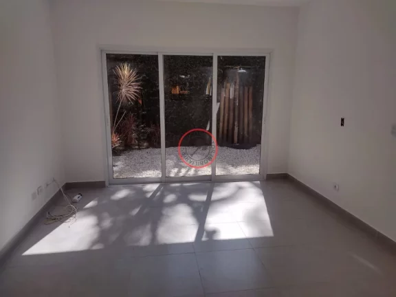 Imagem Sobrado com 2 suites, sala cozinha,2 vagas, area independente em condominio, 2 quadras da praia