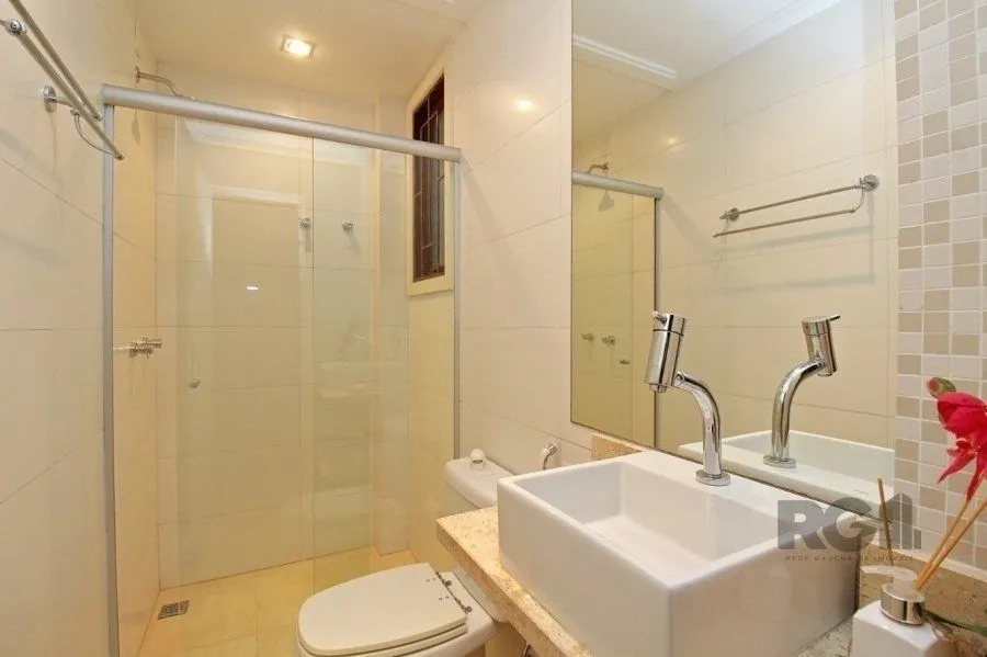 Imagem Excelente casa de 465m² com 3 dormitórios e 5 vagas de garagem.