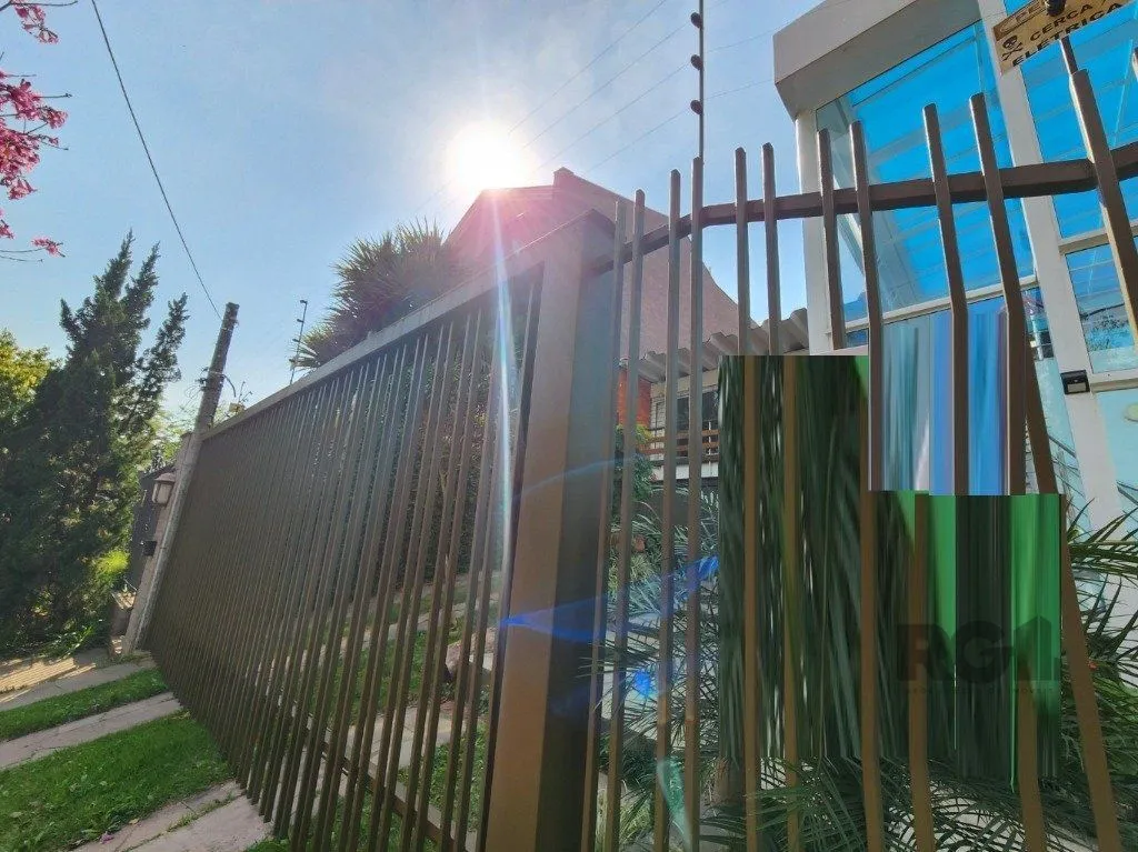 Imagem Vende-se excelente cada 3 quartos com suíte, 4 vagas, anexo comn salão de festas, podendo ser usada para fins comerciais - 255m² - Chácara das Pedras