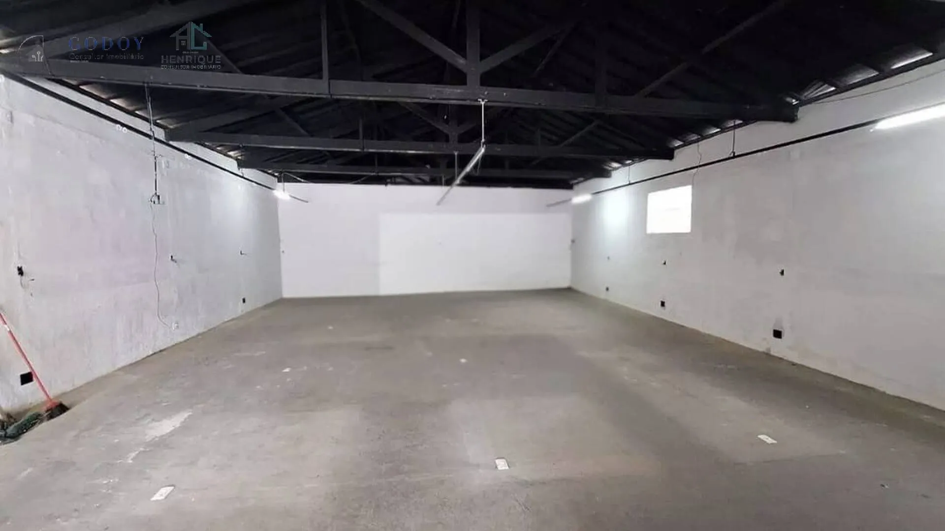 Imagem Ponto Comercial / Galpão para Locação - Pindamonhangaba
