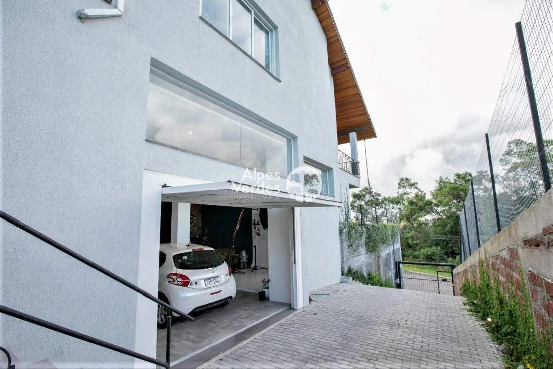 Imagem Vende-se Casa em Gramado, com 3 suítes
