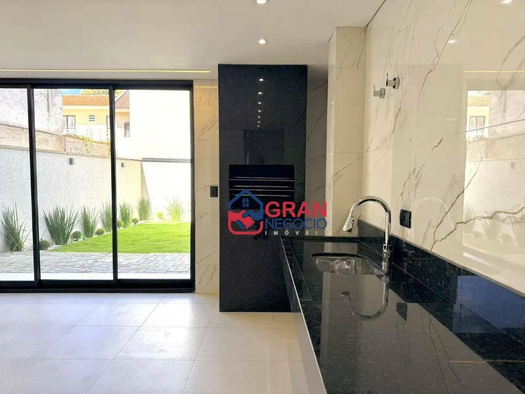 Imagem Triplex de Alto Padrão à Venda - Bairro São Pedro / SJP