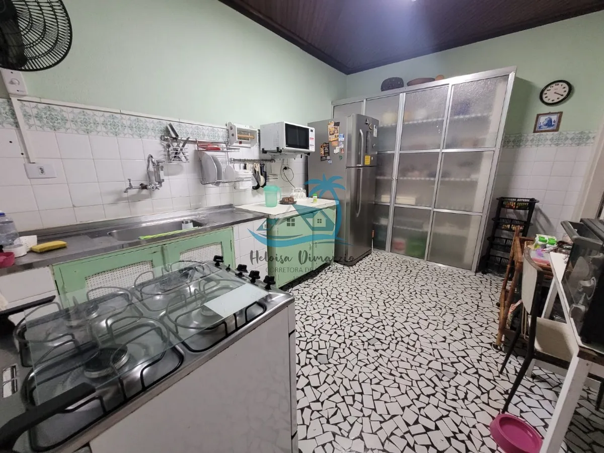 Imagem Excelente casa térrea com 5 dormitórios a venda à 200 metros da orla do Itaguá em Ubatuba.