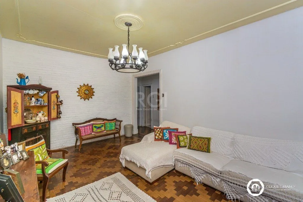 Imagem Casa para Venda de 3 dormitórios, no bairro Petrópolis
