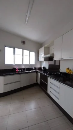 Imagem Casa térrea, 3 dormitórios ( 1 suíte), 4 vagas, Cond. Crystal Park, Jacareí.