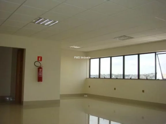 Imagem Galpão com 2500m2 em Itaquaquecetuba/SP