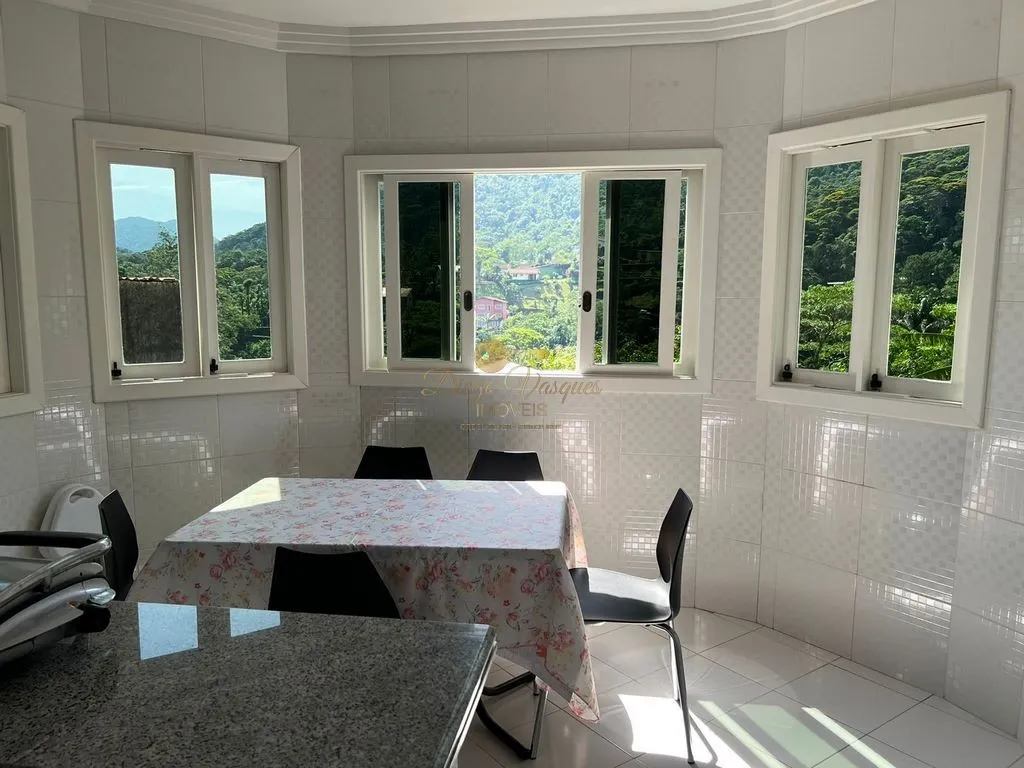 Imagem Casa em Condomínio para Venda em Teresópolis / RJ no bairro Comary