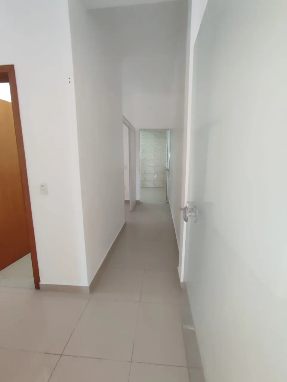 Imagem Imperdível Casa Comercial à Venda em Sorocaba-SP, Bairro Wanel Ville: 2 Quartos, 1 Suíte, 1 Sala, 3 Banheiros, 1 Vaga de Garagem e 380m² de Área.