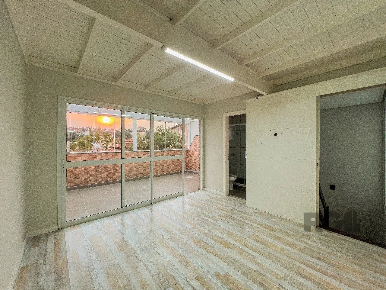 Imagem Casa em Condomínio no bairro Pedra Redonda - 5 dormitórios
