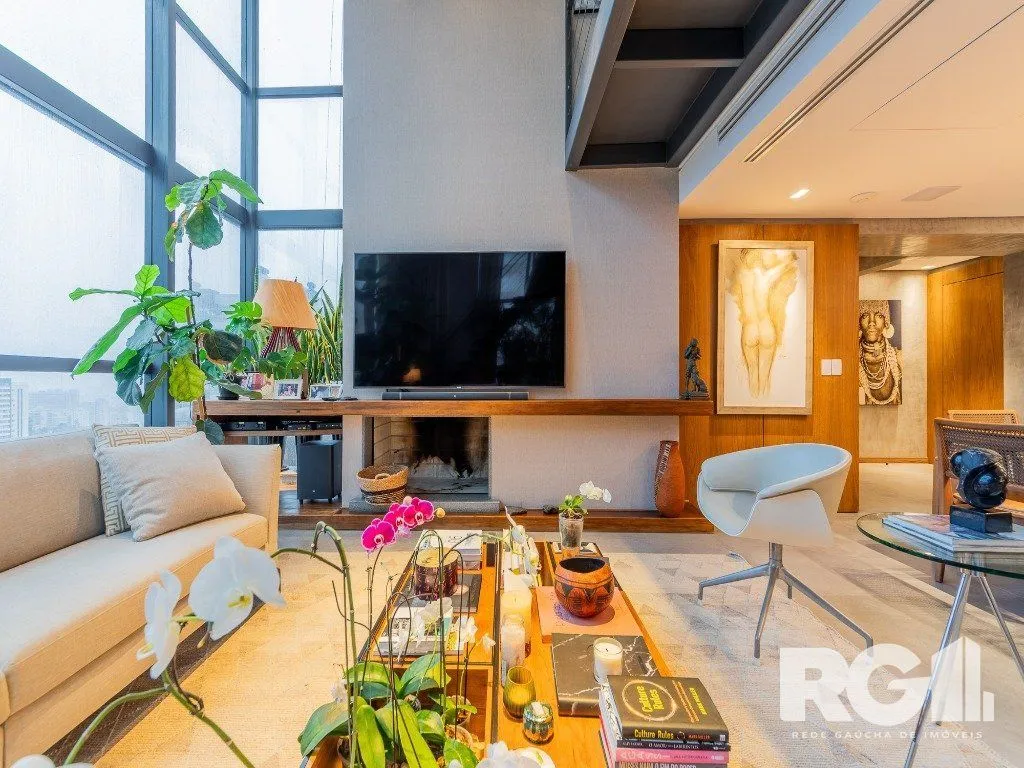 Imagem Belíssimo apartamento no Glass Aurélio andar alto, Living com pé direito duplo, 174m² privativos finamente decorado no Moinhos de Vento