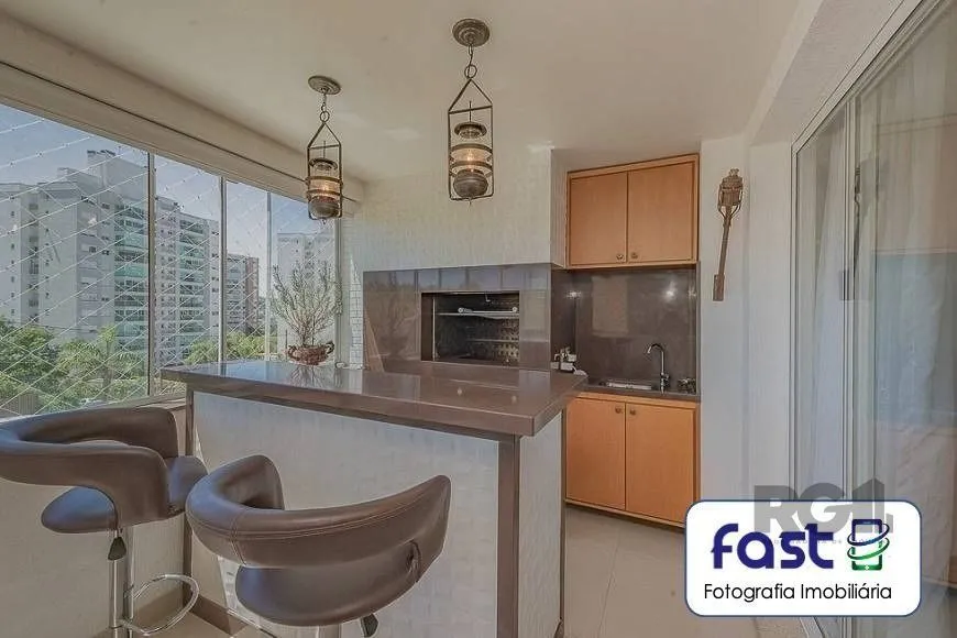 Imagem Vende Excelente Apartamento no Bairro - Jardim do Salso - Porto Alegre