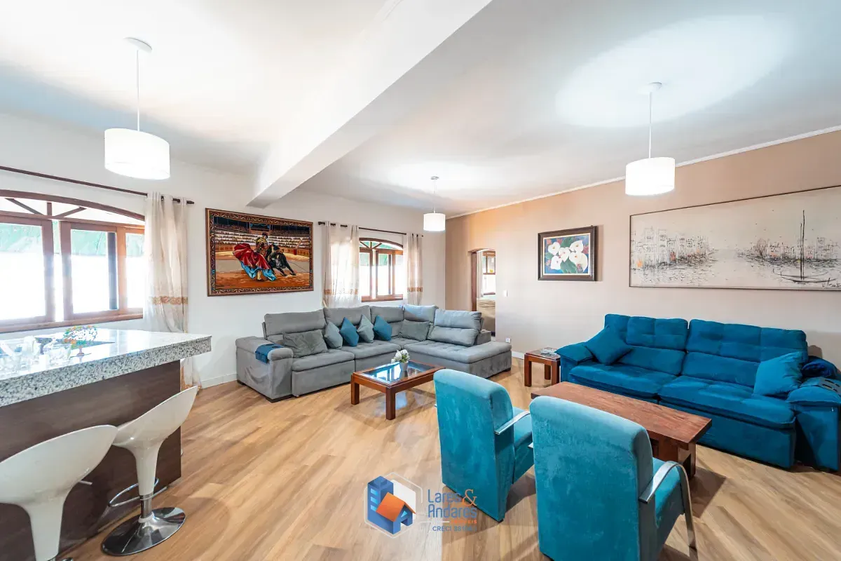 Foto do imóvel Casa para venda em Cidade Domitila com 3 quartos, sendo 1 suíte, 473m² em Rua José Pompeu