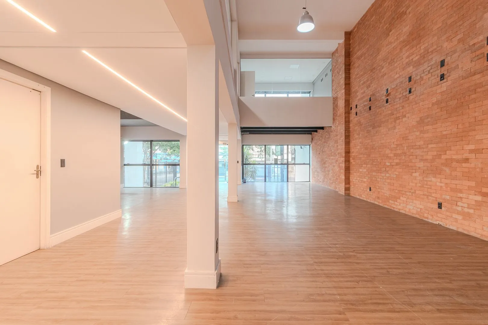 Imagem MÁFFER IMÓVEIS ALUGA PRÉDIO COMERCIAL COM 700M²DE ÁREA PRIVATIVA, IMÓVEL MODERNIZADO TODO REFOMADO COM EXCELENTE ACABAMENTO, LOCALIZAÇÃO ESPETACULAR