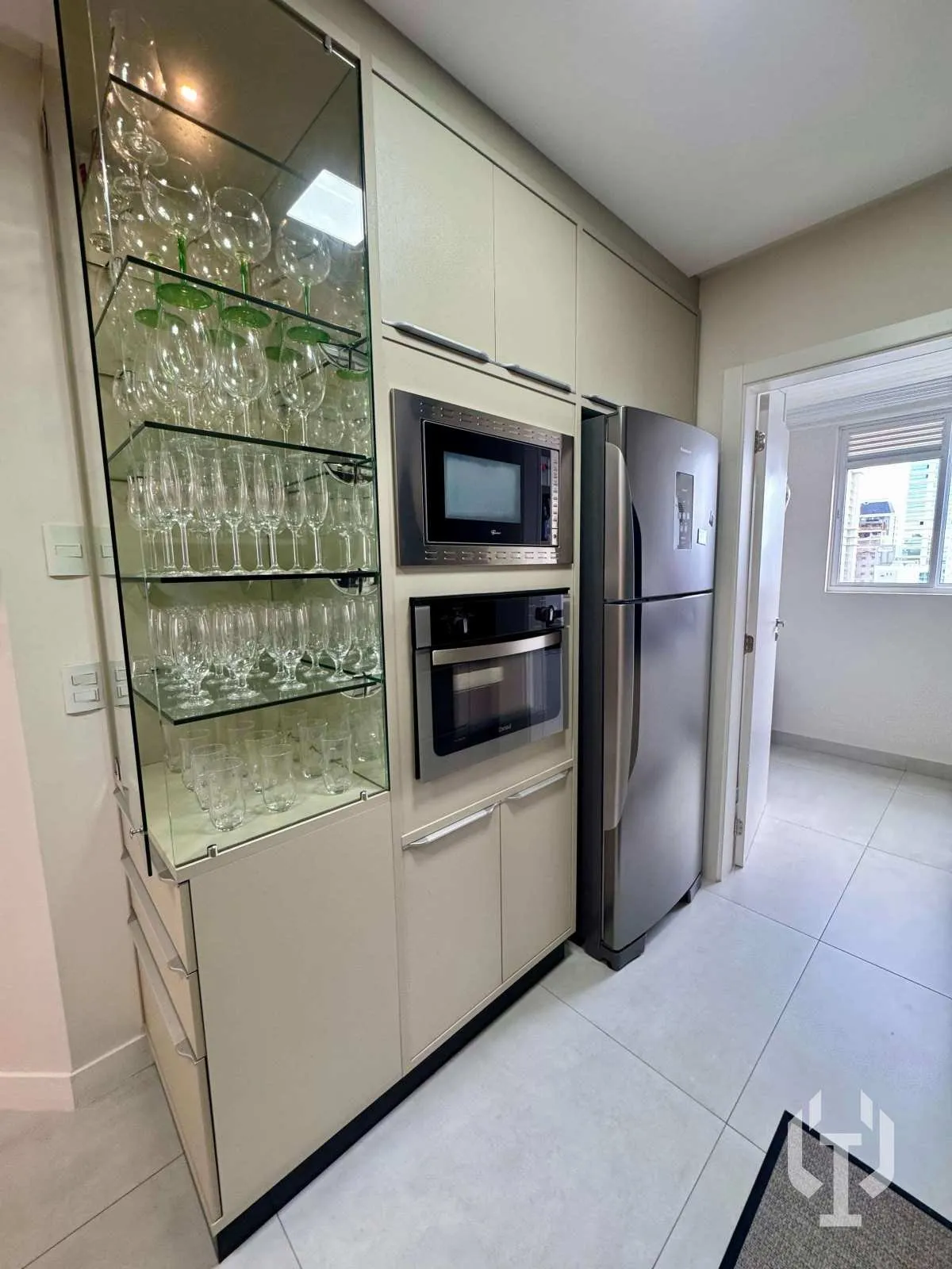 Imagem Apartamento para alugar, no Rua 234, em Itapema, Meia Praia, com 4 quartos, 198m2