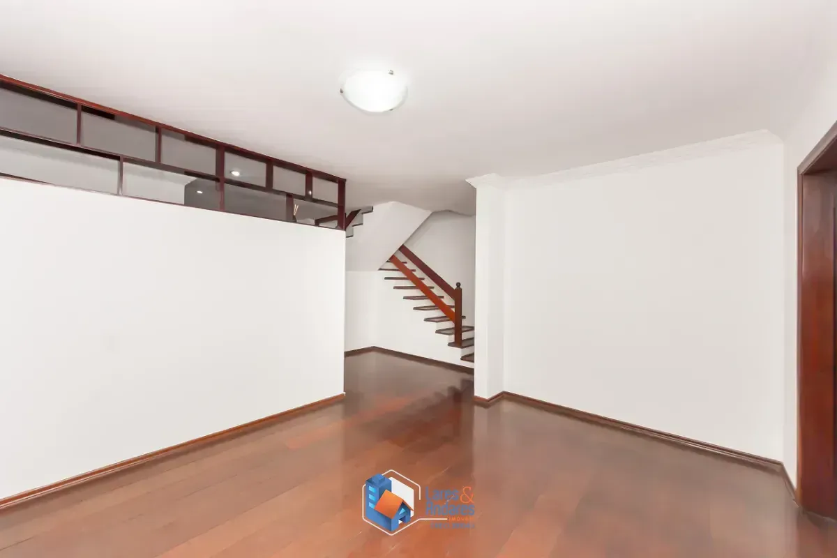 Imagem Sobrado para venda em Jardim Londrina com 4 quartos, sendo 1 suíte, 340m²