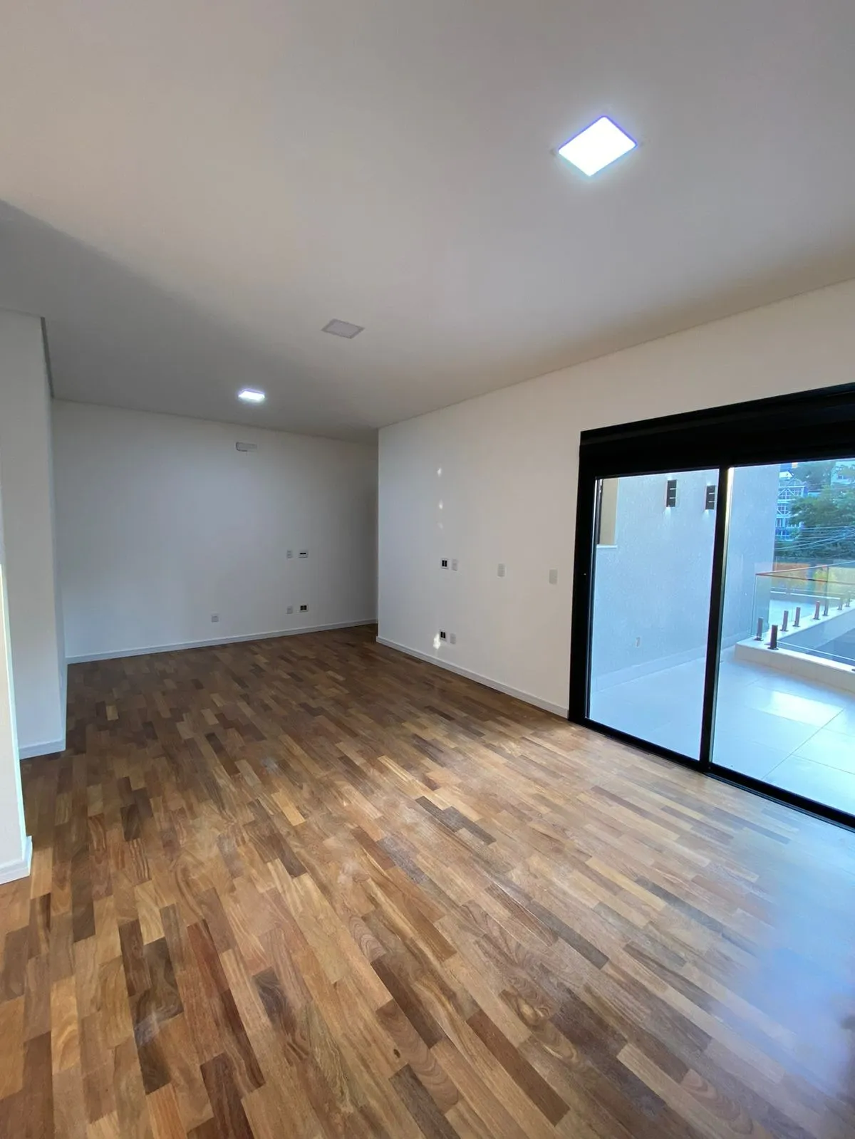 Imagem LINDA CASA NO RESIDENCIAL ALPHAVILLE TAMBORÉ 3 COM 750M²!!!