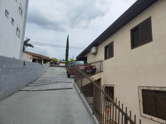 Imagem Casa para Venda em Concórdia, Vista Alegre, 6 dormitórios, 1 suíte, 4 banheiros