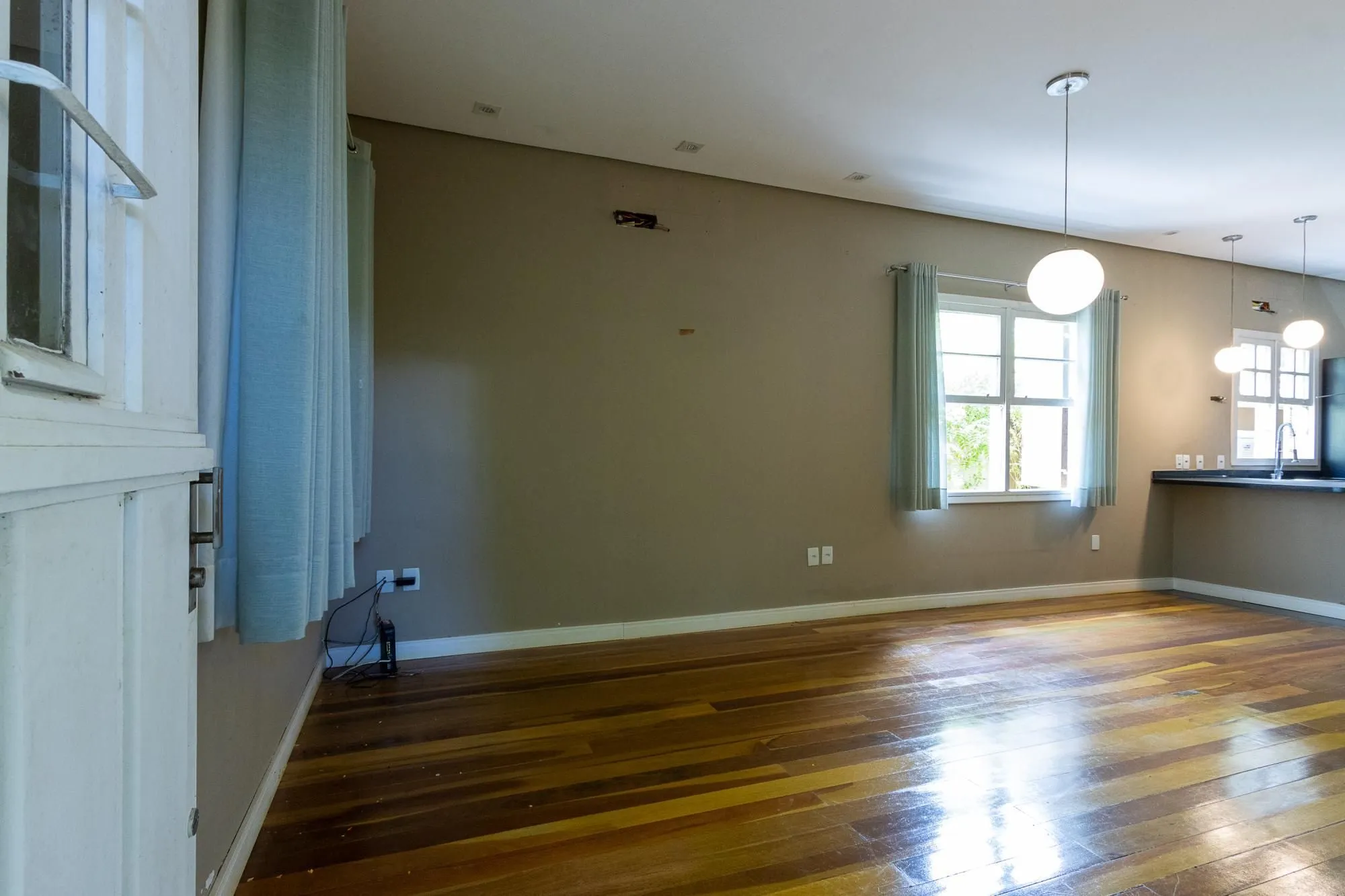 Imagem Bela casa térrea, 2 dormitórios e 1 suite - Parte alta do Bairro Espirito Santos
