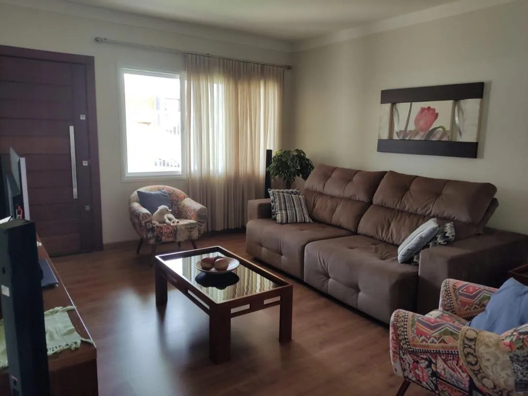Imagem Casa com Piscina à venda em Cascavel, Recanto Tropical - 214m²