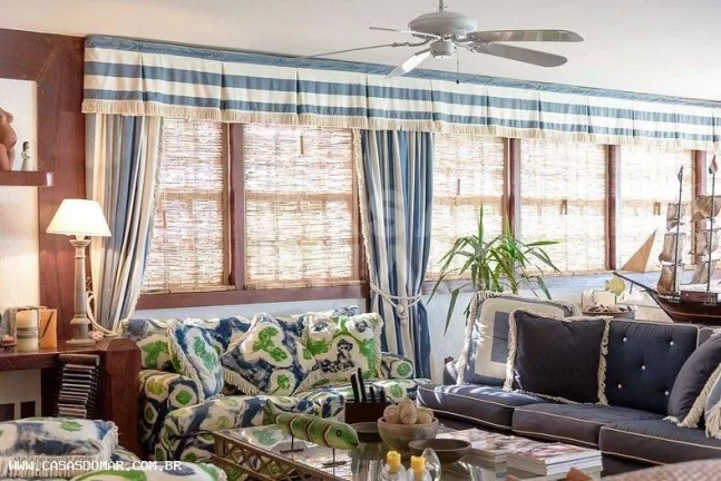Imagem Imóvel de luxo em condomínio à beira-mar em Búzios-RJ: 5 quartos, 5 suítes, 8 banheiros, 3 vagas, 650m² de área. Venha conferir!