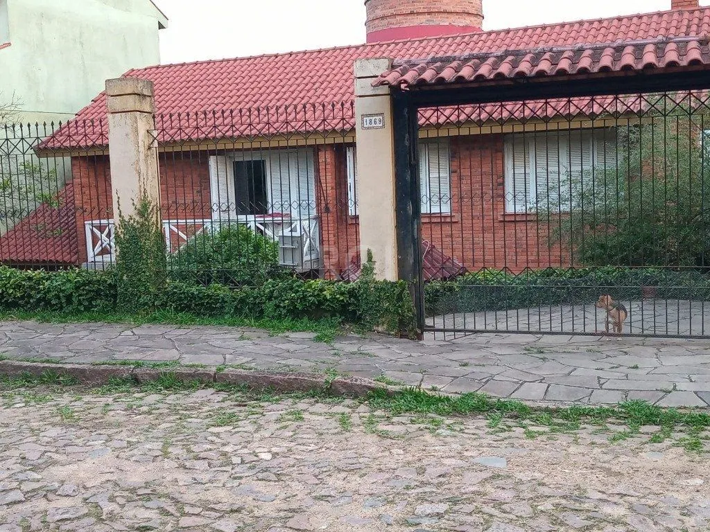 Imagem Casa para Venda - 256.87m², 3 dormitórios, sendo 1 suites, 2 vagas - Teresópolis