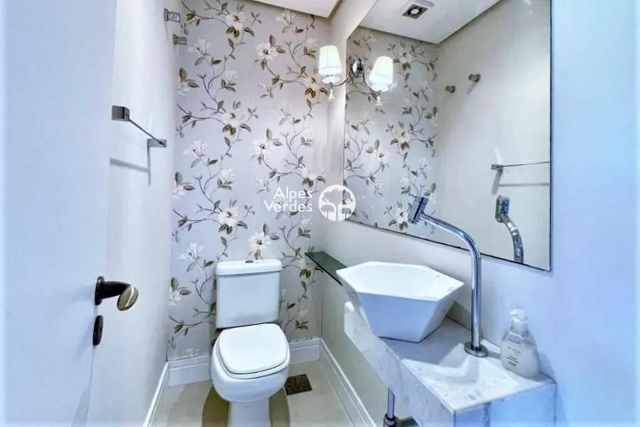 Imagem Vende-se Casa em Condominio com 3 suites a 5 minutos da Rua Coberta