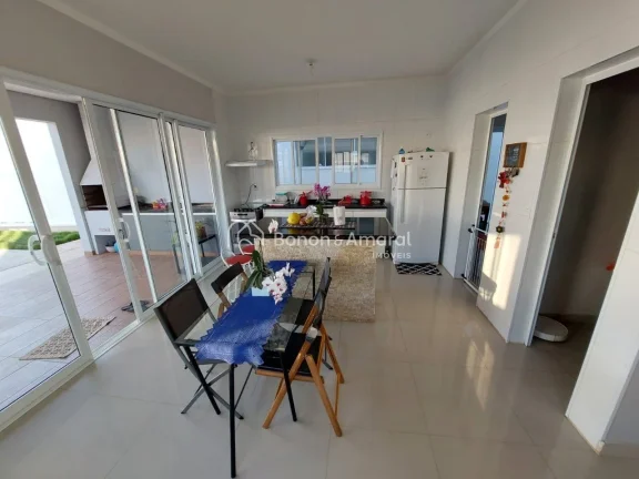 Imagem Encante-se com este belo sobrado de 220 mtrs, construído sobre um terreno plano de 300 mtrs, em um ...