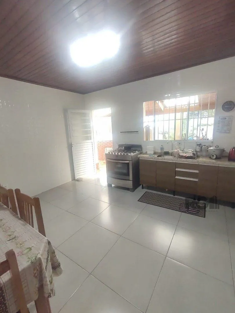 Imagem Casa de 3 dormitórios, 1 suíte e 2 vagas de garagem em Viamão.