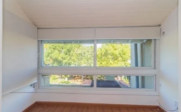 Imagem Casa em Condomínio em Ipanema de 3 dormitórios e 2 vagas DESOCUPADA