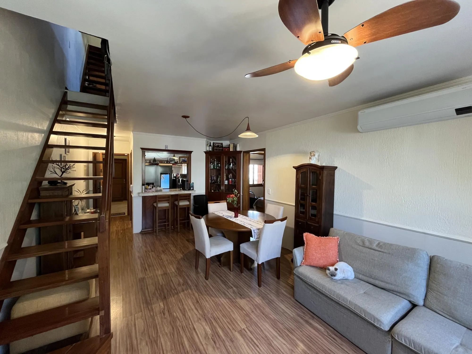 Imagem Apartamento de 3 quartos e 2 vagas de garagem no bairro Petrópolis em POA