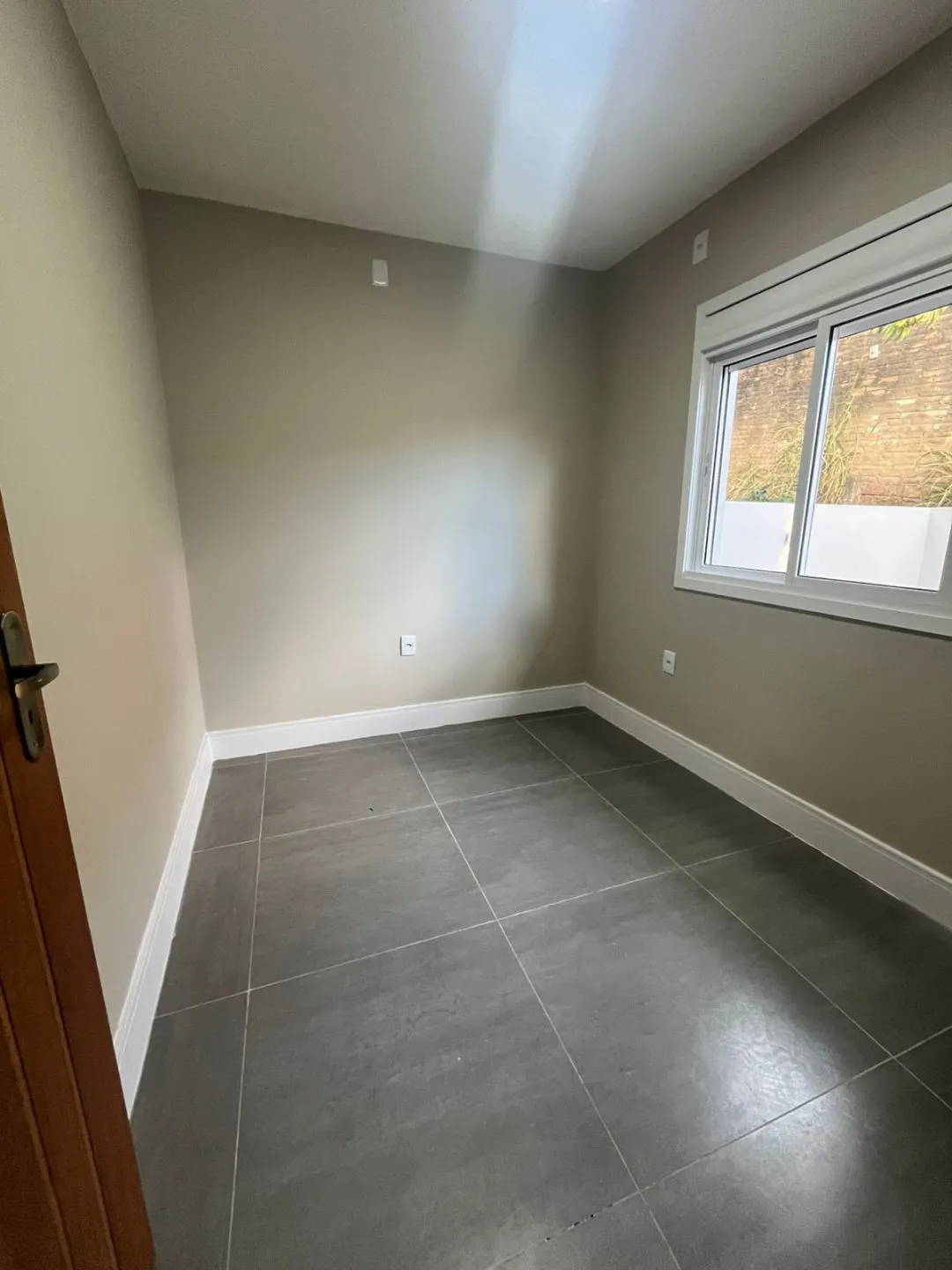 Imagem Casa Nova com Suíte, Lareira e Acabamento impecável