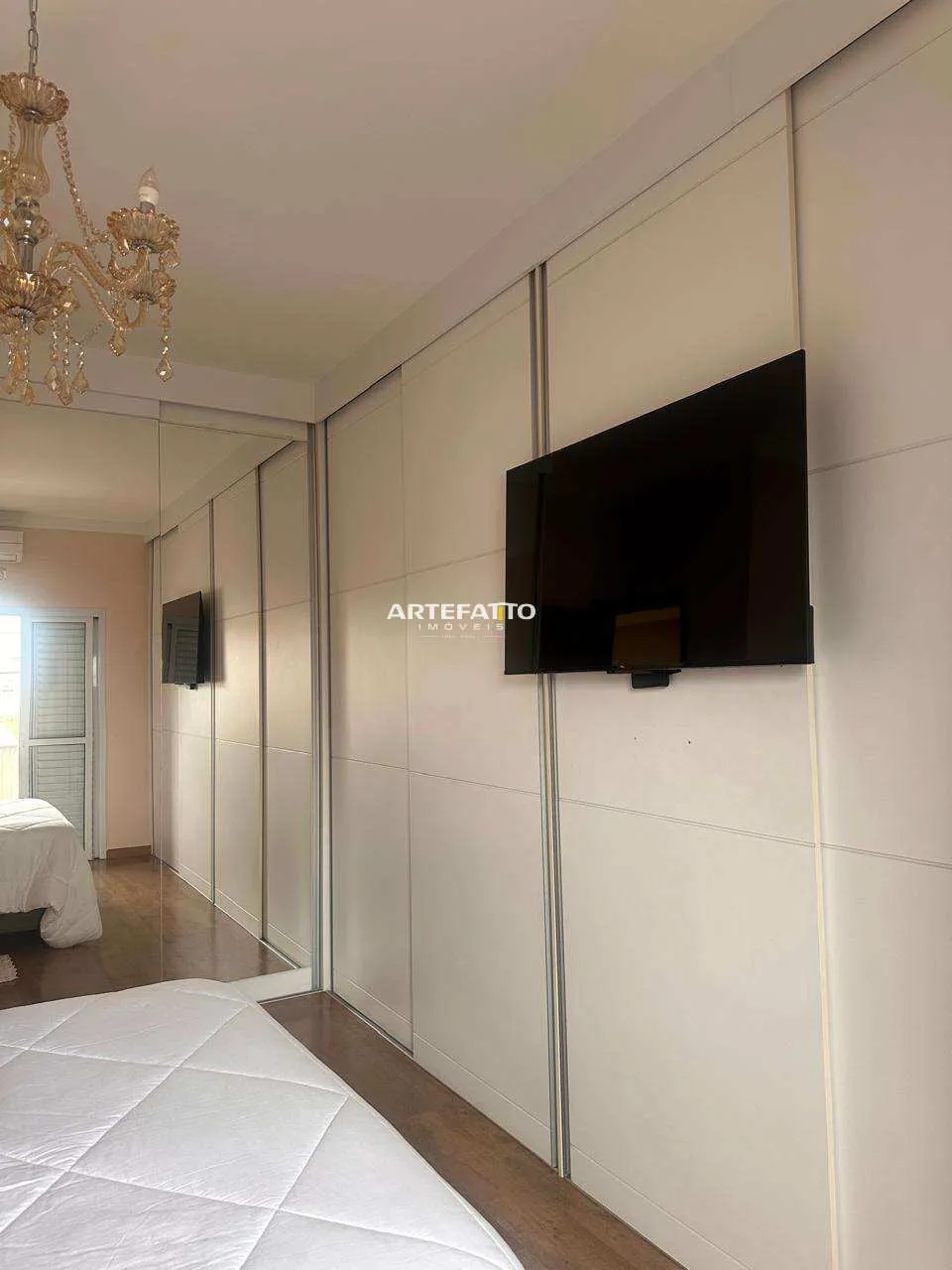 Imagem Sobrado à venda em Franca, Jardim Piratininga, com 3 quartos, 233m2
