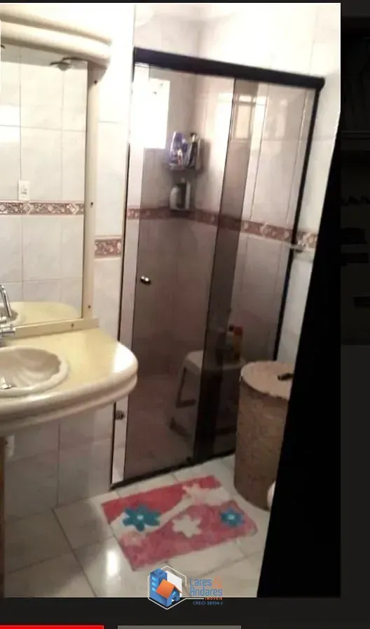 Imagem SOBRADO COM 3 DORMS (2 SUÍTES COM AR COND), 2 SALAS, COZ. COM COPA E ARMÁRIOS PLANEJADOS, QUINTAL LATERAL FECHADO. 4 VAGAS COBERTAS. VILA MIRANTE SP.