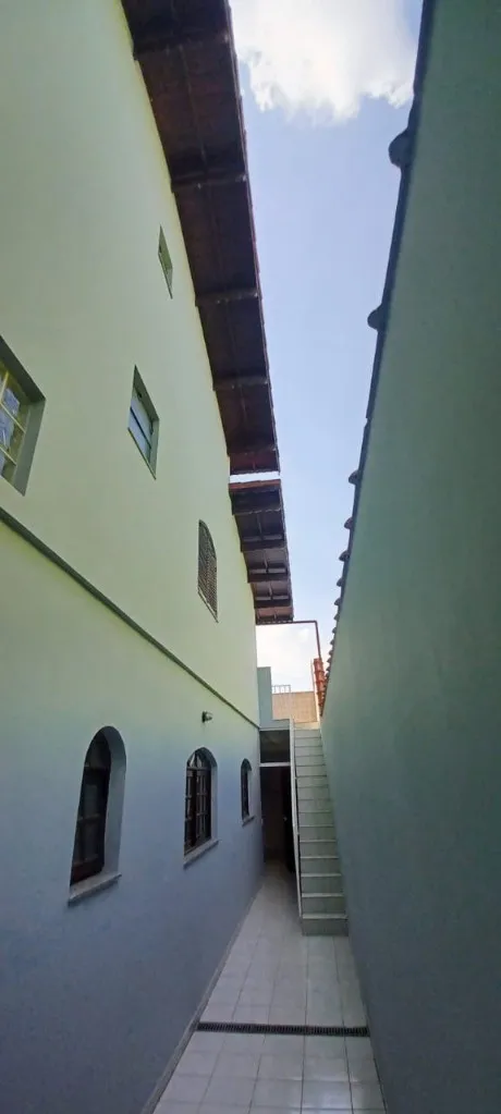 Imagem Sobrado à venda em Santo André-SP: 3 quartos, 1 suíte, 2 banheiros, 2 vagas, 274m² no Jardim Las Vegas!