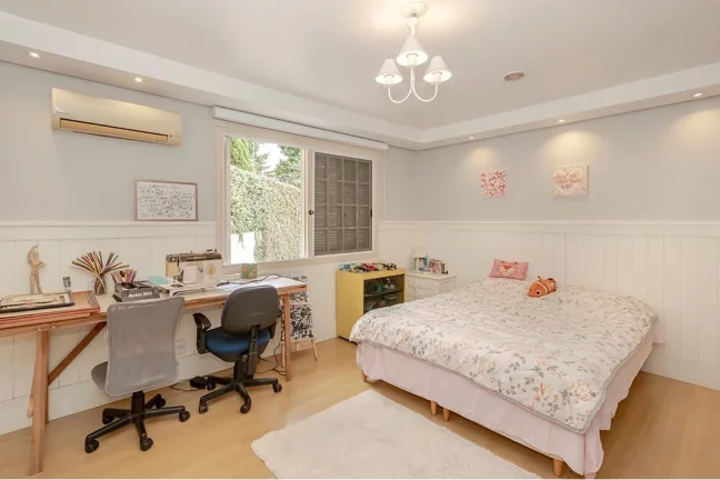Imagem Casa para venda no bairro Chácara das Pedras em Porto Alegre