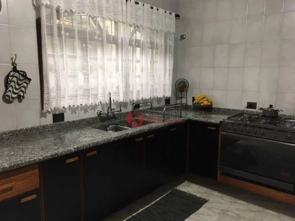 Imagem Sobrado com 157 metros quadrados com Sala, Cozinha, 3 dormitórios, 1 suite, 2 B|anheiros, 1 Lavabo e 2 Vagas cobertas