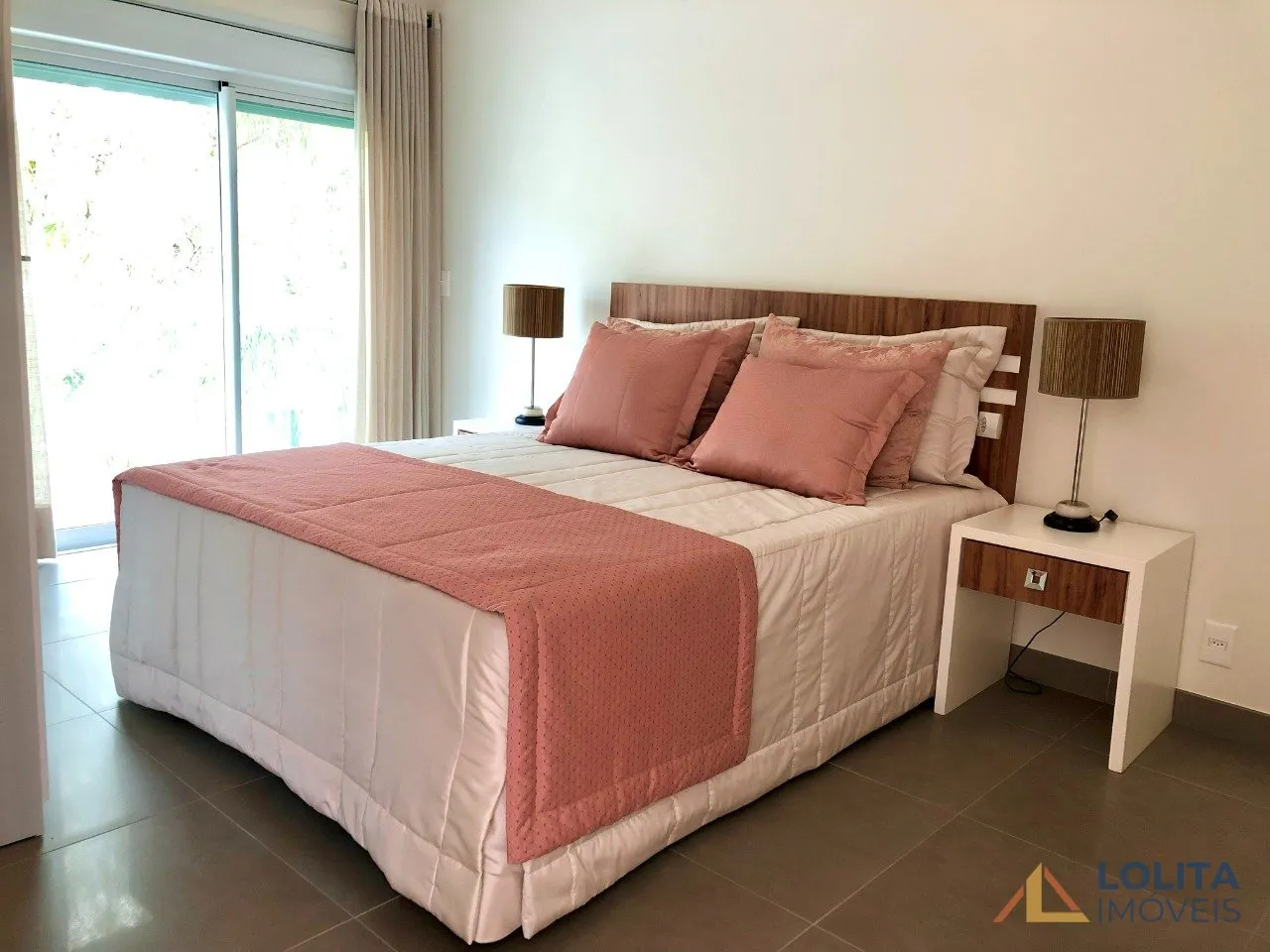 Imagem Casa com 2 suítes à venda em Condomínio em Santo Amaro da Imperatriz