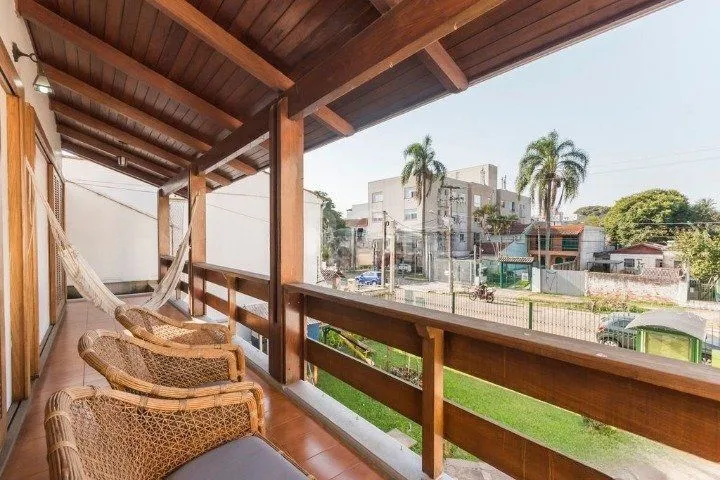 Imagem Casa para Venda - 247m², 4 dormitórios, sendo 1 suites, 5 vagas - Glória