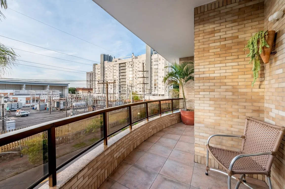 Imagem Apartamento de 4 dormitorios á Venda no Passo da Areia - Porto Alegre