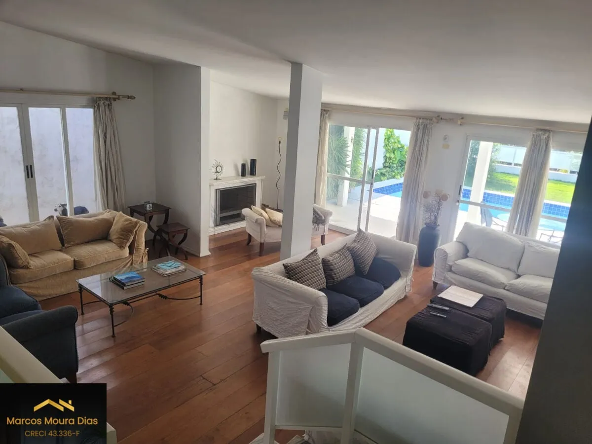 Imagem Casa no Parque dos Príncipes com 3 suítes, 236 m² de área constrúida em 462m² de terreno. Piscina e Churrasqueira